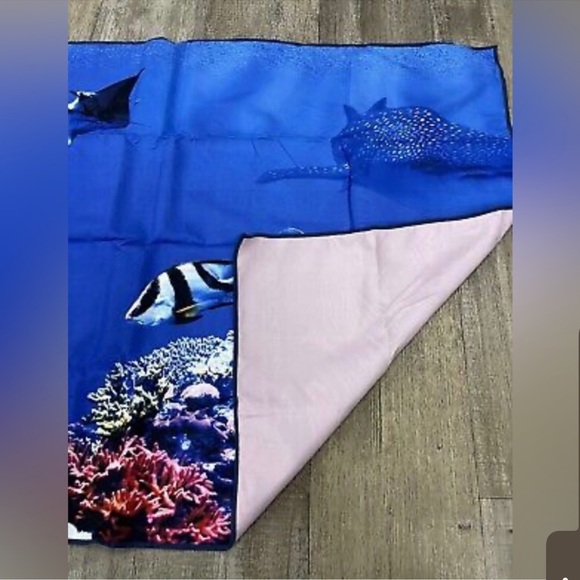 NWT House of Clouds Microfiber Beach Towels Quick Dry Sand Free Compact Towel - Picture 3 of 6